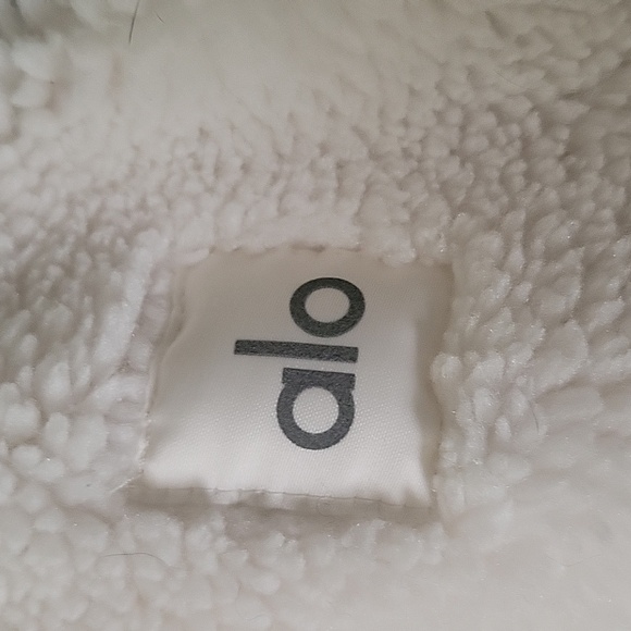ALO Yoga Foxy Sherpa Jacket in Cream - Picture 5 of 5